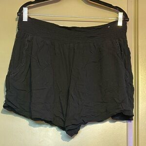 Three Dots Black Shorts